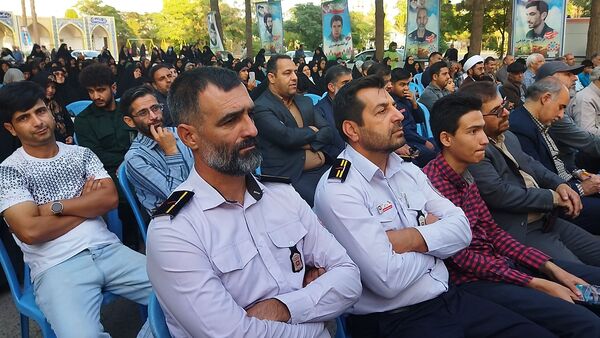 غبارروبی مزار شهدا توسط مسئولین شهرستان نیشابور انجام شد 