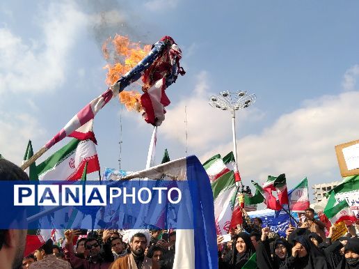  راهپیمایی  روز دانش آموز در مشهد با قلب هایی از جنس عزای حضرت فاطمه (س)