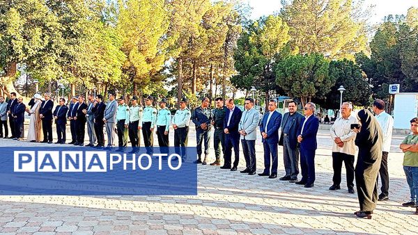 دولتمردان غبار از مزار شهدا برداشتند 