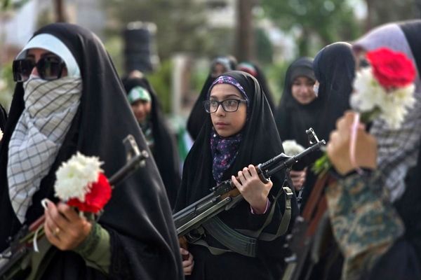 حضور مقتدرانه دختران و زنان اسلامشهر