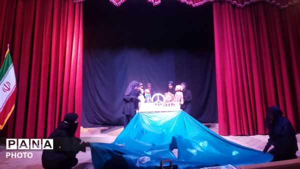 چهل‌وچهارمین جشنواره فرهنگی هنری ناحیه ٧ عرصه ای برای نمایش استعدادها