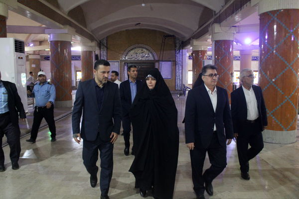 تجدید میثاق مدیرکل امور شاهد و ایثارگران وزارت آموزش و پرورش از شهدا در بوشهر