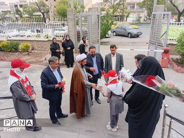 آیین سپاس معلم در ناحیه ۳ تبریز 