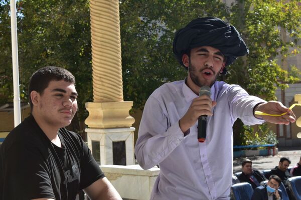 جشن روز دانش‌آموز در دبیرستان امام خمینی (ره) با حضور مسئولان، ورزشکاران و هنرمندان برگزار شد