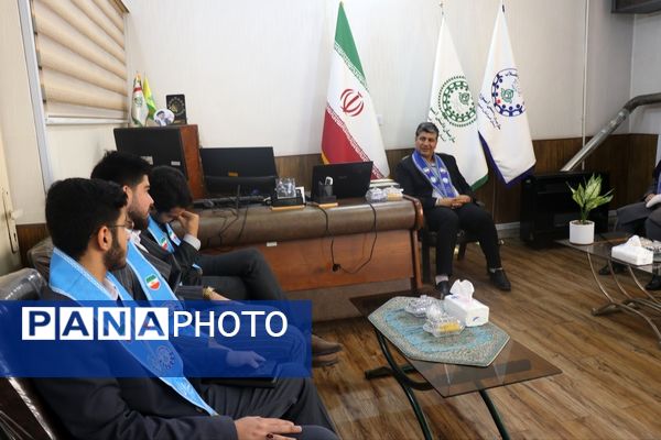 دیدار دانش‌آموزان پسر پیشتاز با مدیر سازمان دانش‌آموزی خراسان رضوی