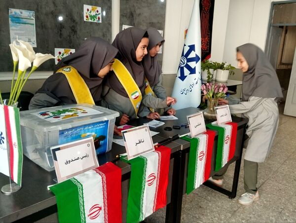 بیست و هشتمین انتخابات شورای دانش‌آموزی در دبیرستان فرزانگاه ۵ ناحیه سه