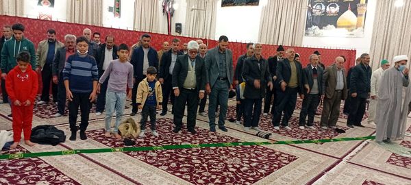 نماز جماعت در شب میلاد حضرت علی(ع) در خلیل آباد
