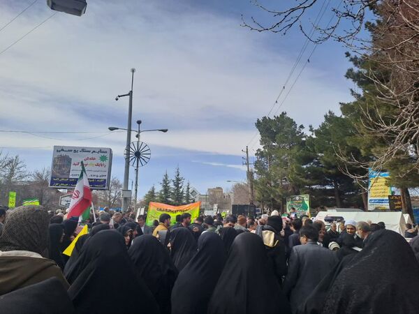 مردم یزد آمدند تا بگویند ما حافظان این نظامیم