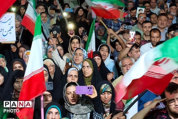 قرار شبانه مردم نسیم شهری در بهارستان دو