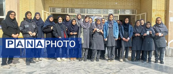 تقدیر از دانش‌آموزان برتر دبیرستان دخترانه ۱۳ آبان