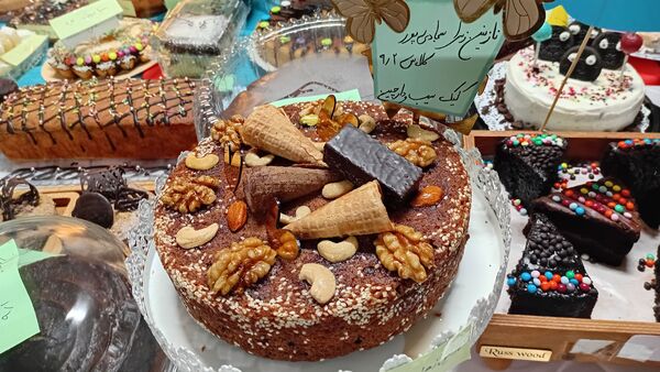 جشنواره کیک و دسر و شیرینی در مدرسه حضرت معصومه(ص) در اسلامشهر