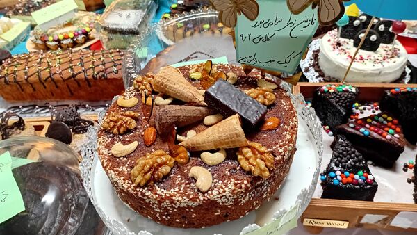 جشنواره کیک و دسر و شیرینی در مدرسه حضرت معصومه(ص) در اسلامشهر