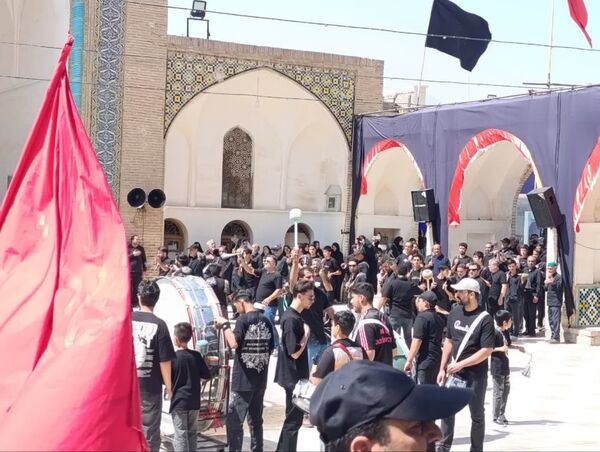 اقامه عزا و نوحه خوانی در صحن آستان مقدس حضرت سلطانعلی(ع) 