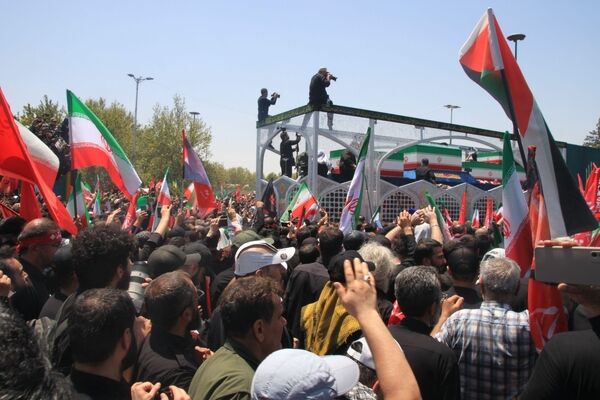 روایت عشق و وفاداری در بدرقه شهدا