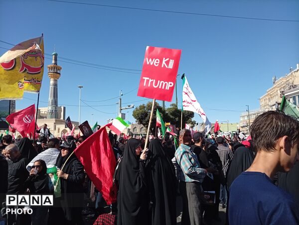 تشییع و تدفین قائد شهید امت در شهر مشهد مقدس