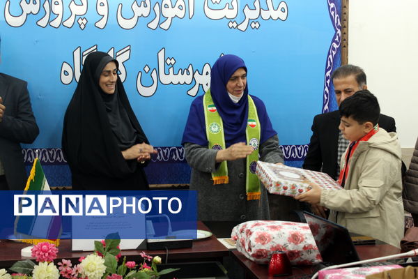 آیین تقدیر از دانش‌آموزان و فرهنگیان برگزیده در گلوگاه