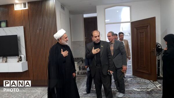 دیدار مسئولان آموزش و پرورش قم با خانواده شهید «حسین نجفی»