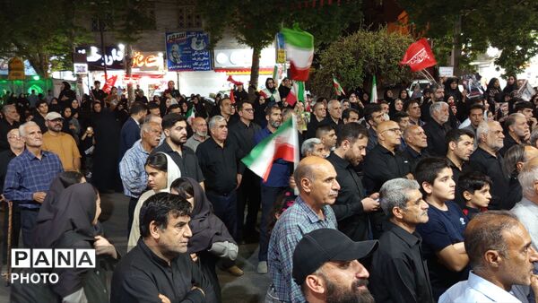 همنوایی فرهنگیان ناحیه یک در آیین وداع و تشییع رهبر در خیابان انقلاب