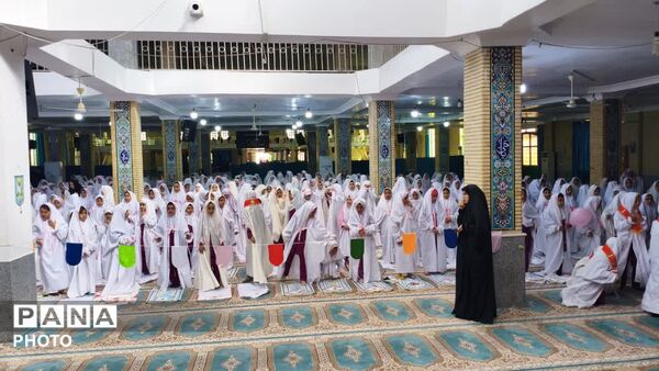 جشن تکلیف دانش‌آموزان دختر در شهرستان دهدشت