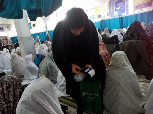 برپایی میز خدمت و جمع آوری کمک‌های مردمی برای جبهه مقاومت 