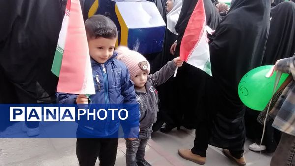 اقتدار کودکان نی‌ریزی در حماسه 22 بهمن