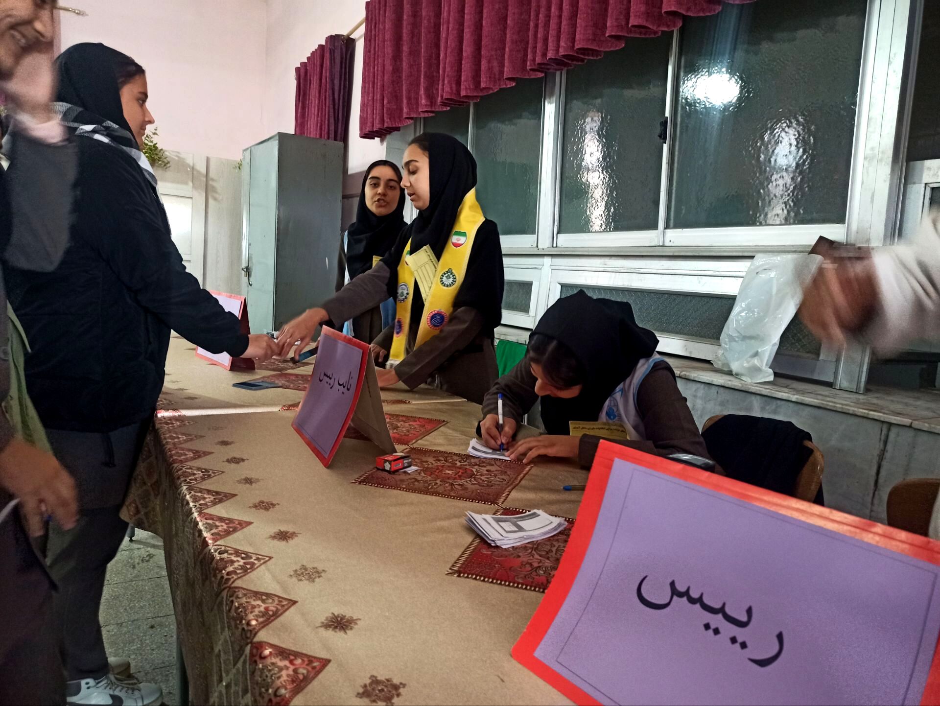 انتخابات شورای دانش‌آموزی در دبیرستان نمونه اندیشه