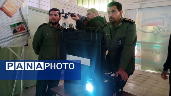 گذری بر روز اول و روز دوم نمایشگاه دهه فجر دبیرستان شاهد ابوذر غفاری