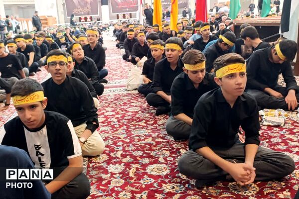 نوجوانان عاشورایی در حرم شاهچراغ(ع) - 1