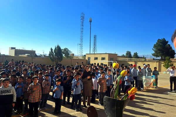 شور و نشاط دانش‌آموزان در روز بازگشایی مدارس شهر سورمق 