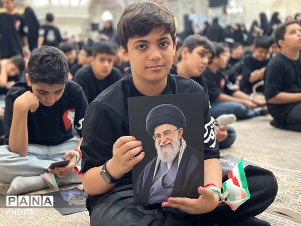 طنین سرود باید برخاست در حرم امام(ره)