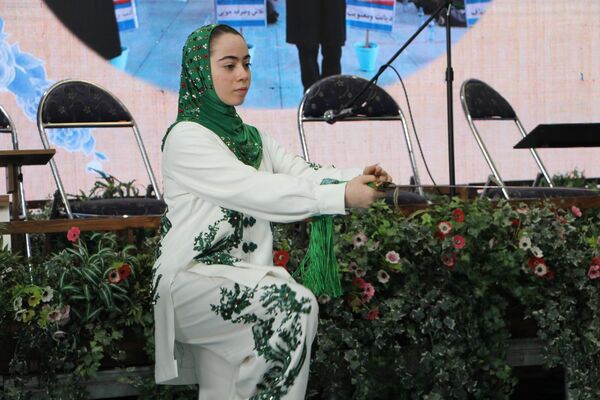 هم‌سرایی هزار نفری دانش‌آموزان یاور انقلاب در اسلامشهر