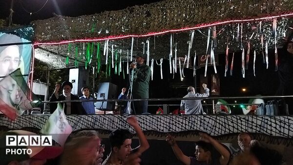 اجتماعات شبانه در شب چهلم رهبر شهید 