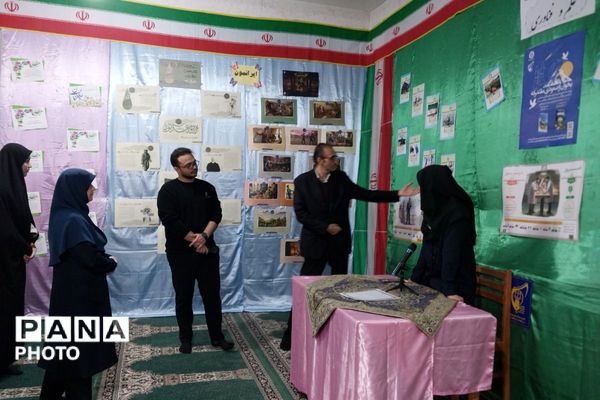 نمایشگاه مدرسه انقلاب در دبیرستان جوادالائمه بهارستان‌دو