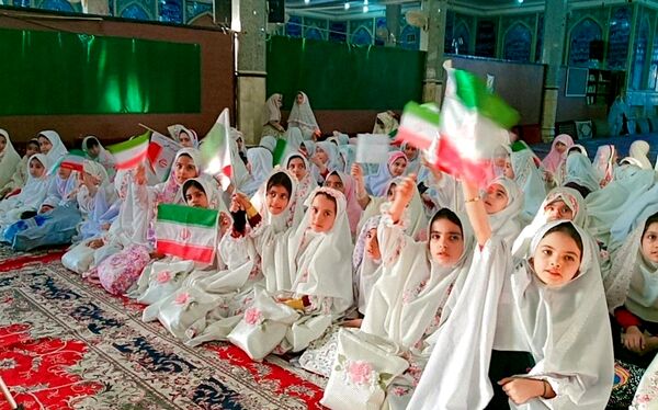 دانش‌آموزان بویین‌زهرایی در جشن روزه‌اولی‌ها از خدای خود تشکر کردند