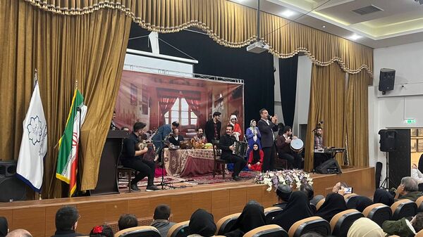 جشن هنگامه یلدا به‌مناسبت گرامیداشت میلاد حضرت فاطمه (س) برای بانوان آموزش و پرورش آذربایجان شرقی