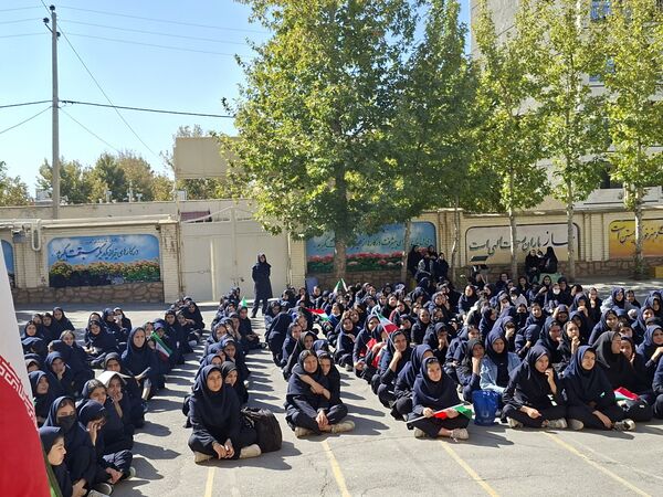 افتتاحیه مراسم المپیاد ورزشی درون مدرسه‌ای در دبیرستان دخترانه خوارزمی ملایر