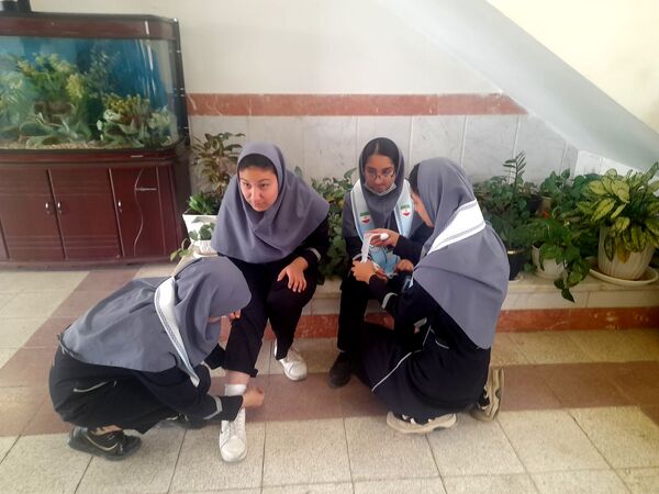 بیست و هفتمین مانور سراسری زلزله در دبیرستان نمونه وکیلی ۱۰