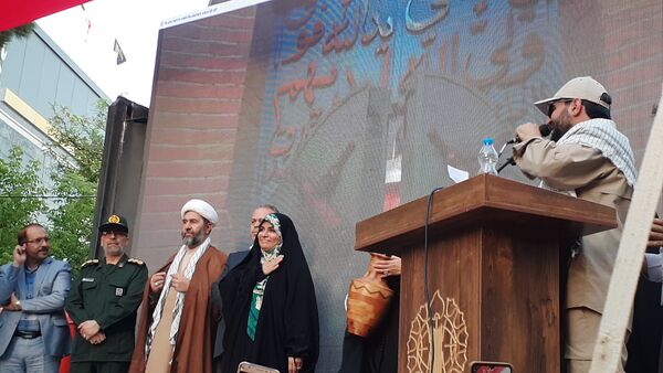 جلوه‌هایی از اجتماع مردم بجنورد در تجلیل از بانوی شجاع رسانه ملی