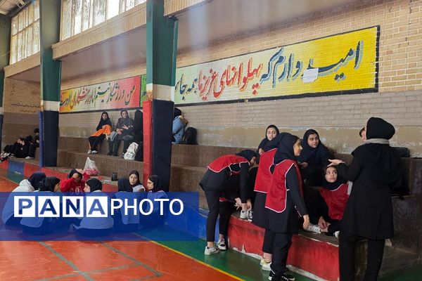 مسابقات ورزشی بین مدرسه‌ای در رباط‌کریم