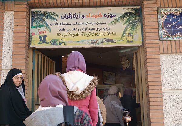یادمان شهدای گمنام و موزه آثار شهدا و ایثاگران میزبان دانش‌آموزان دبیرستان هدی 2