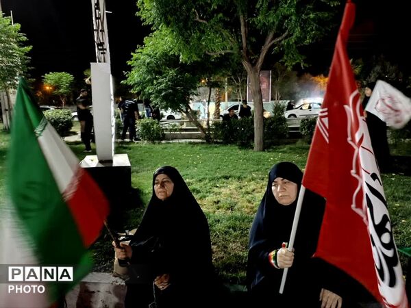 حضور پرشور مردم شهر هشتگرد در صد و دهمین شب متوالی از شب‌های حماسه 