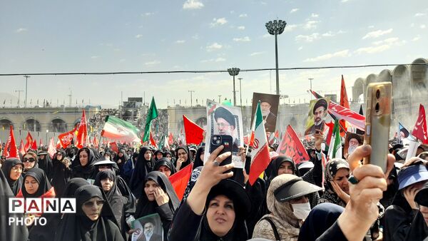  تهران در سوگِ رهبر شهید ایستاد