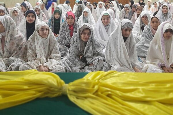 اعتکاف دختران آسمان با محوریت بصیرت نوجوان و حاج قاسم سلیمانی در باقرشهر 