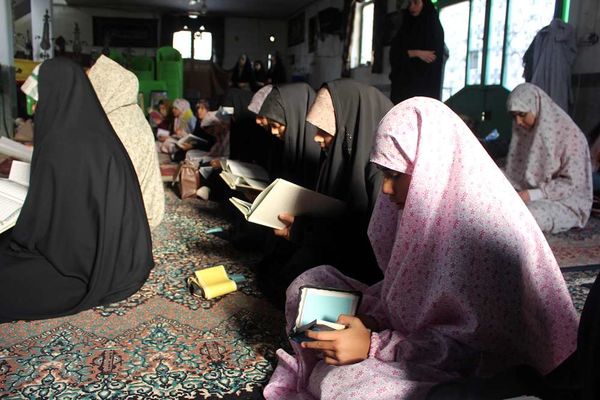 اعتکاف دانش‌آموزی در شهر کرمان