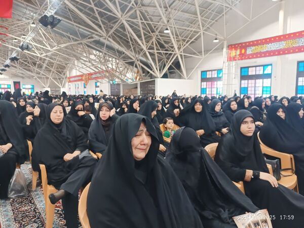 مراسم بزرگداشت شهدای حملات تروریستی رژیم صهیونسیتی در گلستان شهدای اصفهان 