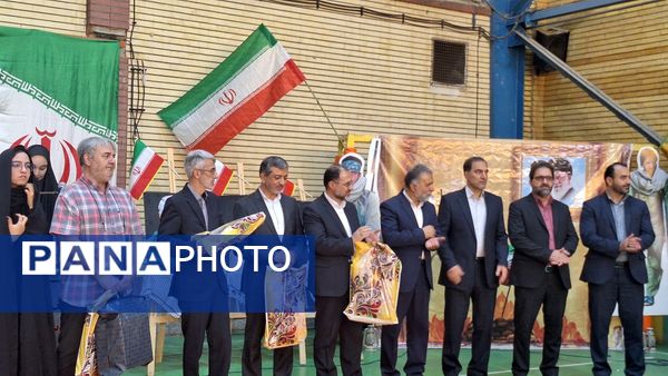 آیین نواختن زنگ ملی مهر ایثار و مقاومت در مدارس استان البرز