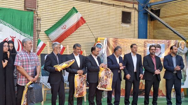 آیین نواختن زنگ ملی مهر ایثار و مقاومت در مدارس استان البرز