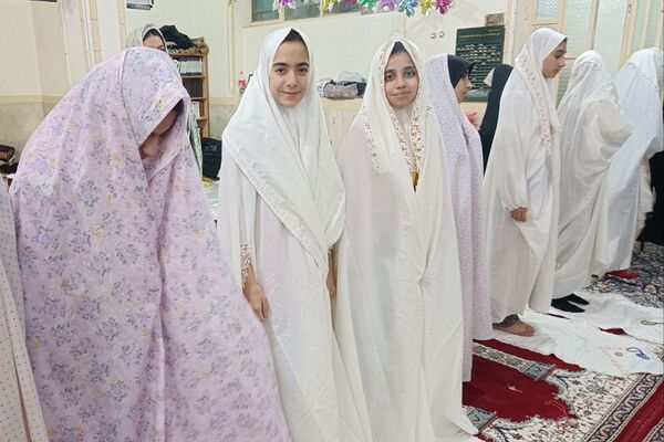 اولین روز از اعتکاف دختران در مسجد الزهرا شهر قیامدشت ری یک