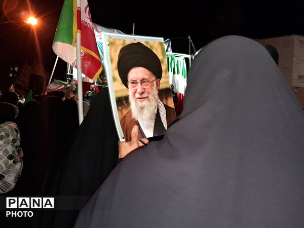خروش ملت ایران در شب نود و پنجم حماسه میدان داری-٢