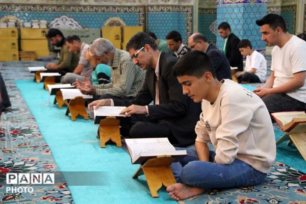 محفل جزء خوانی قرآن در امامزاده سید جعفر محمد یزد